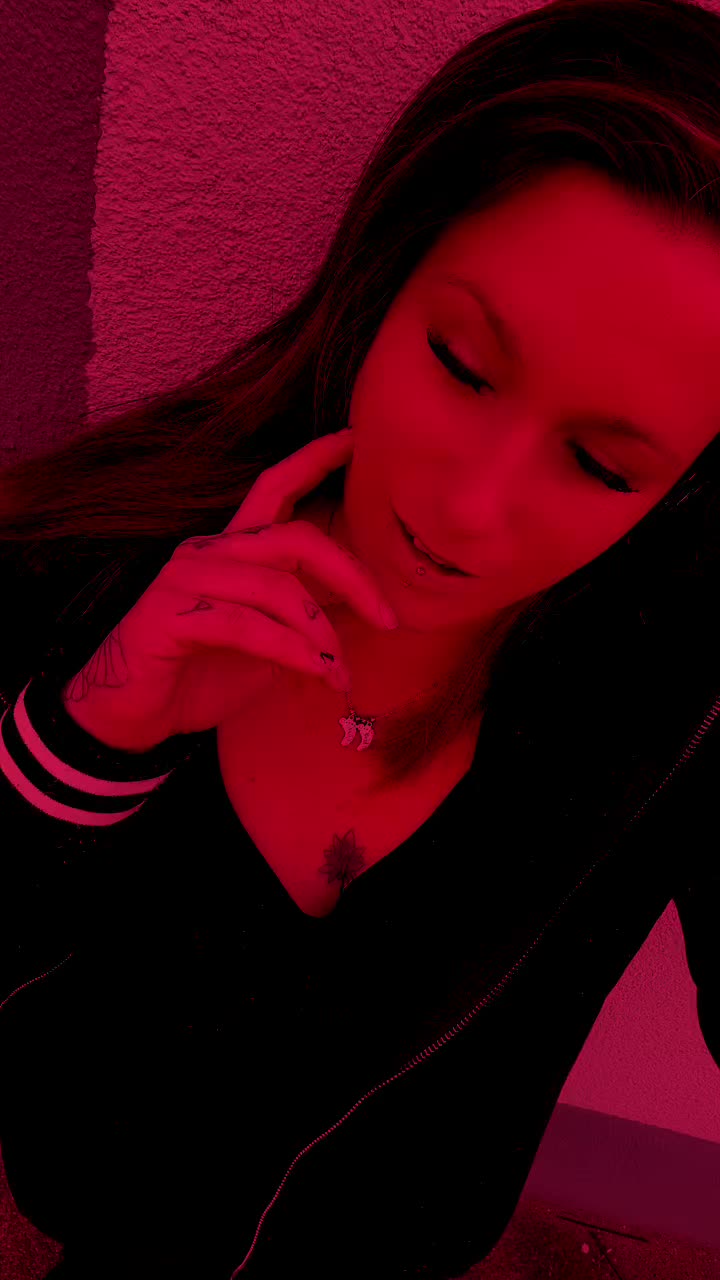 @Julia🦋🖤