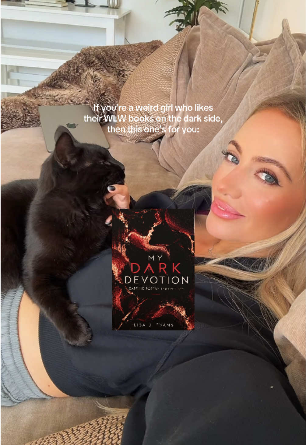 @Lisa J Evans sapphic author ⚢