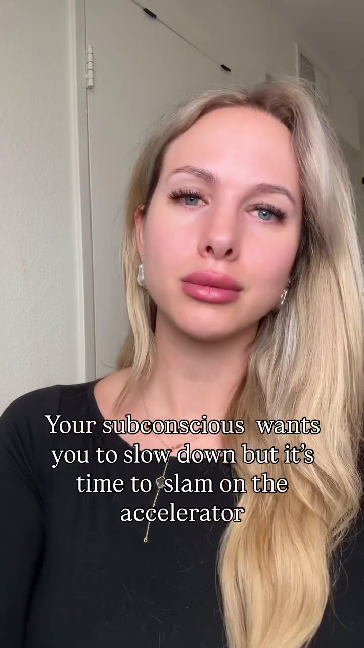 @Hypnotist | Julia Hankins