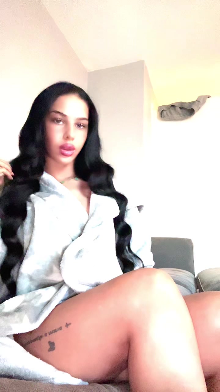 @Laylascottꨄ