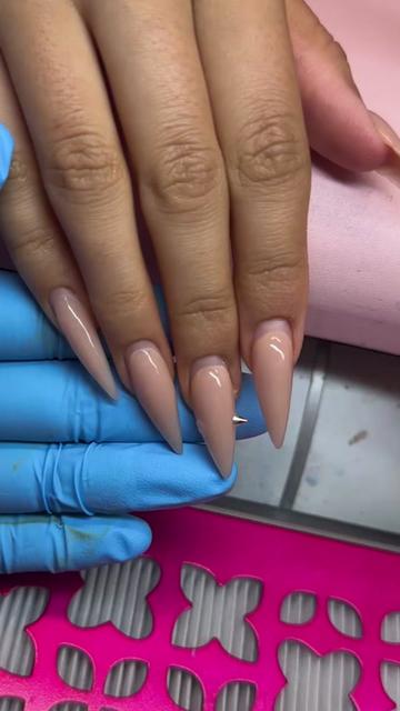 @831 NAIL TECH 🍒