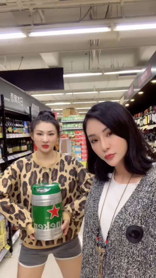 @娜娜-梁云菲