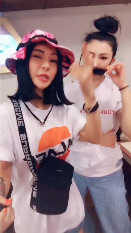 @娜娜-梁云菲