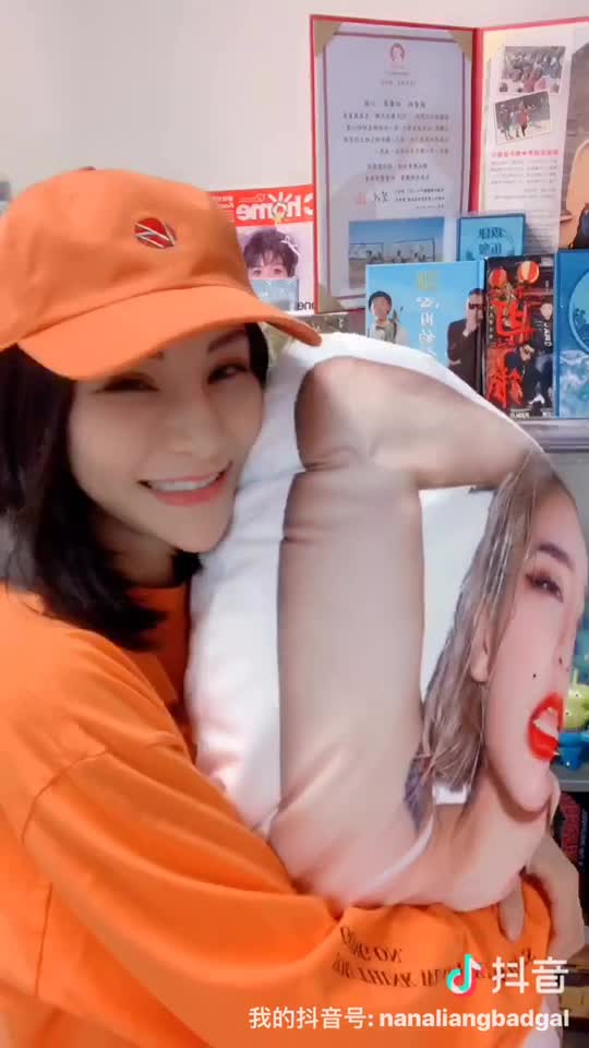 @娜娜-梁云菲