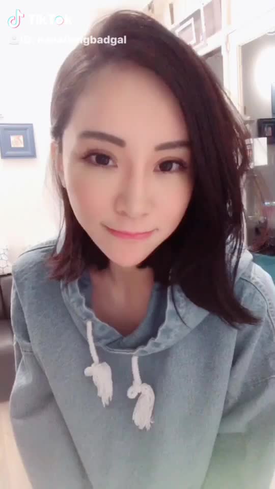 @娜娜-梁云菲