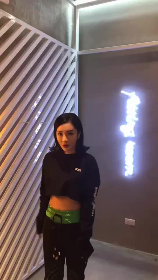 @娜娜-梁云菲