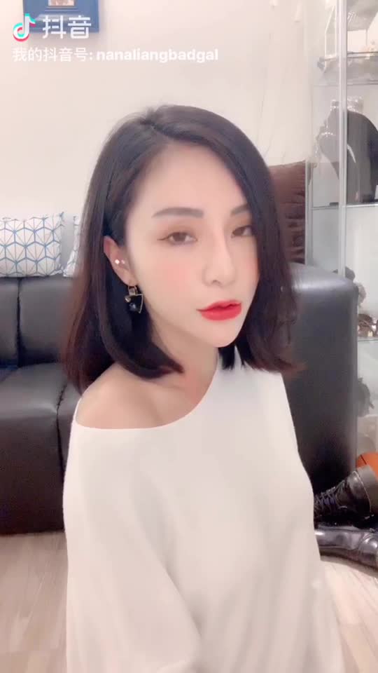 @娜娜-梁云菲