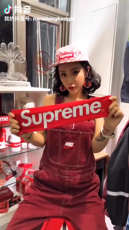 @娜娜-梁云菲