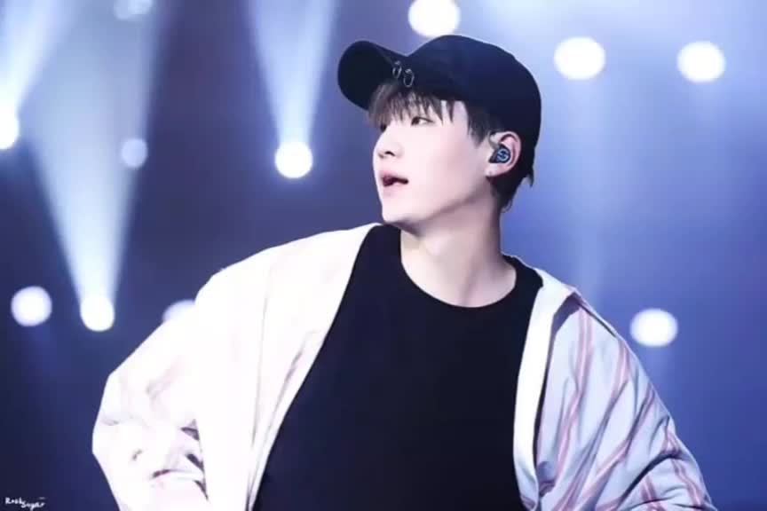 @𝙇𝙚𝙨𝙨_🕊