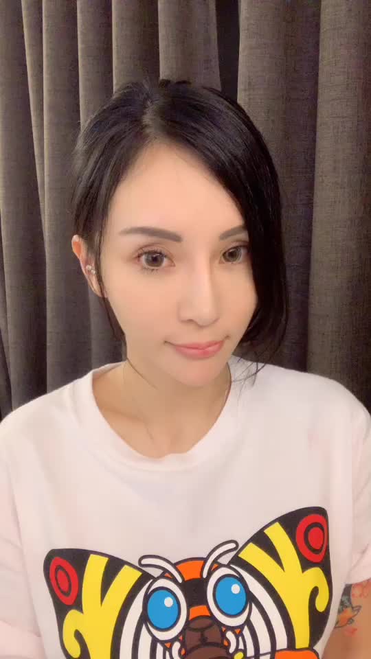 @娜娜-梁云菲