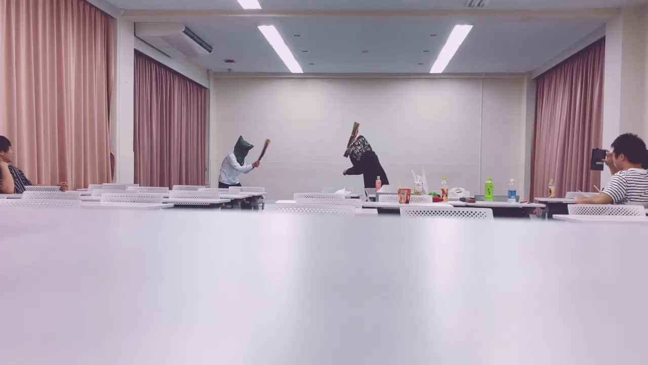 @ぶんぶん