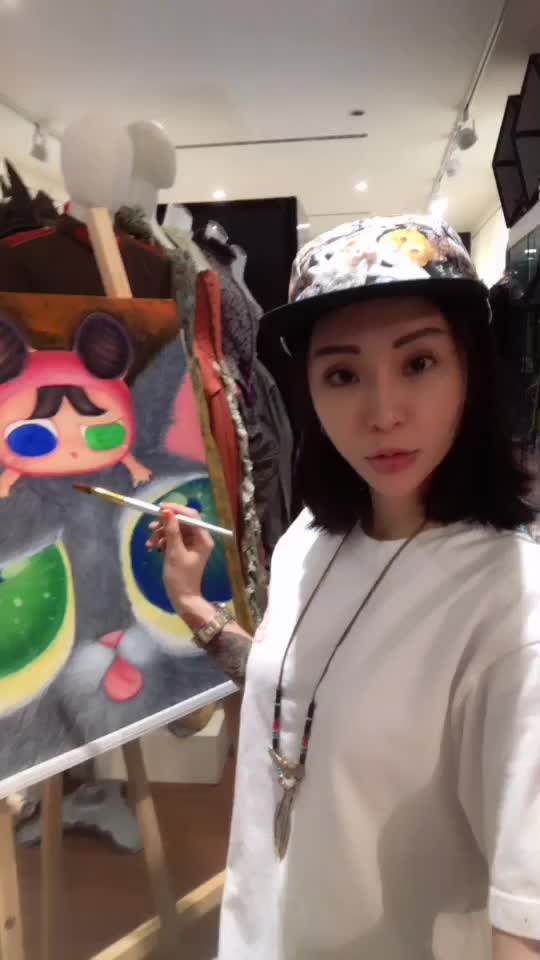 @娜娜-梁云菲