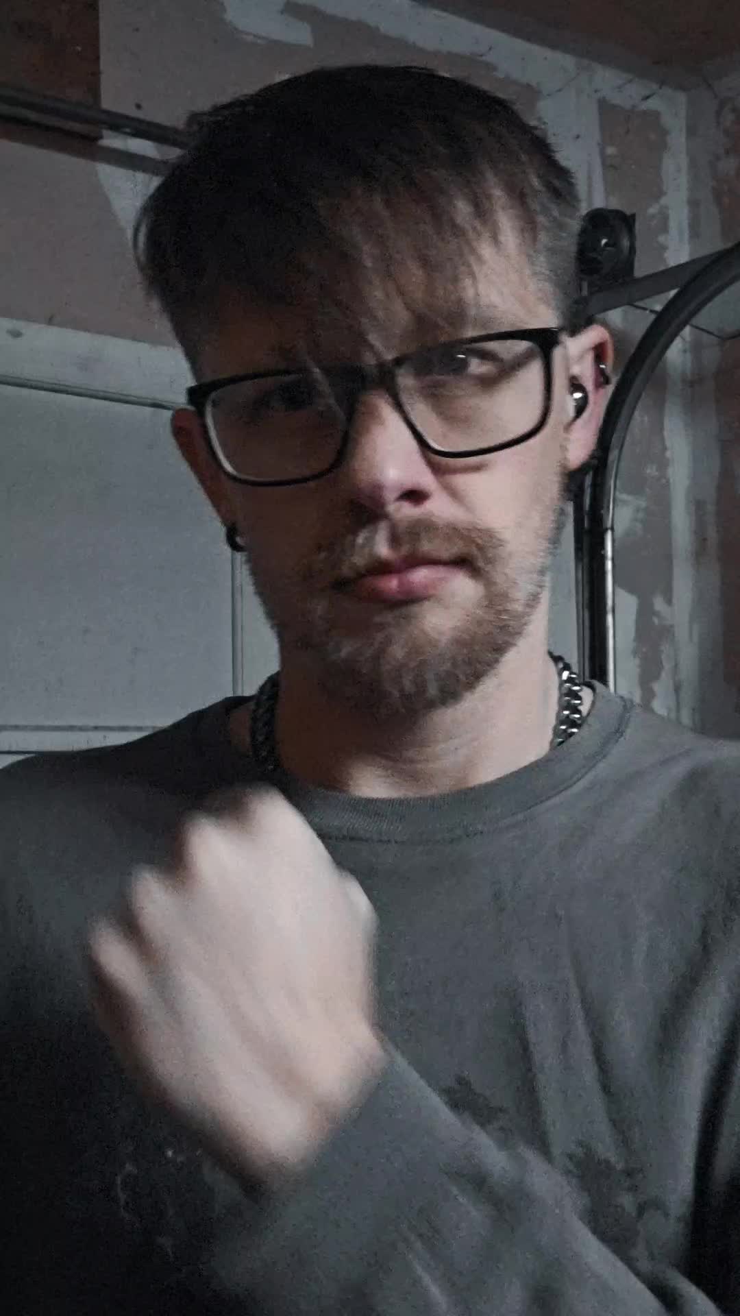 @RobbieDubbz