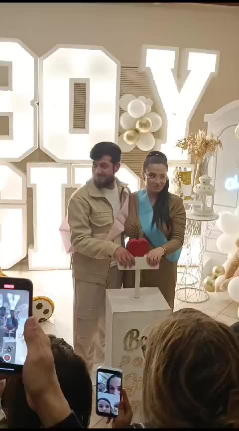 @Desi Simone Zuleyha🎀👨👩👧