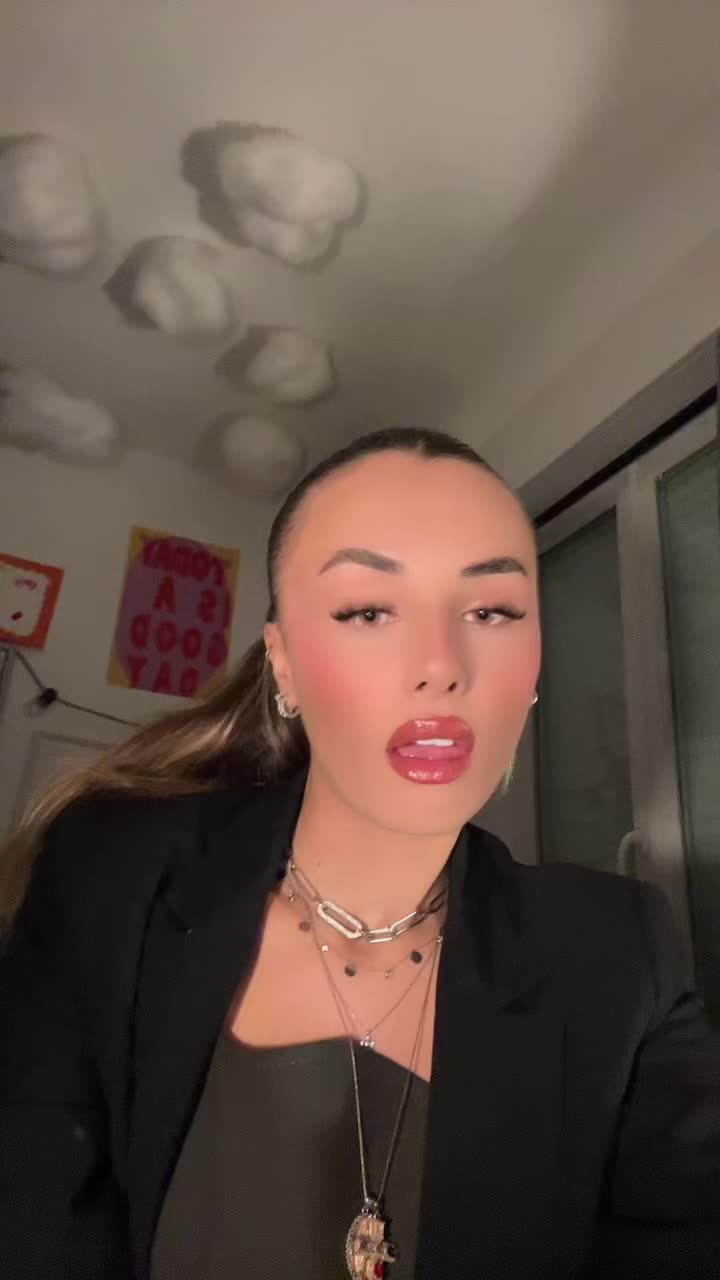 @victoriaromagne
