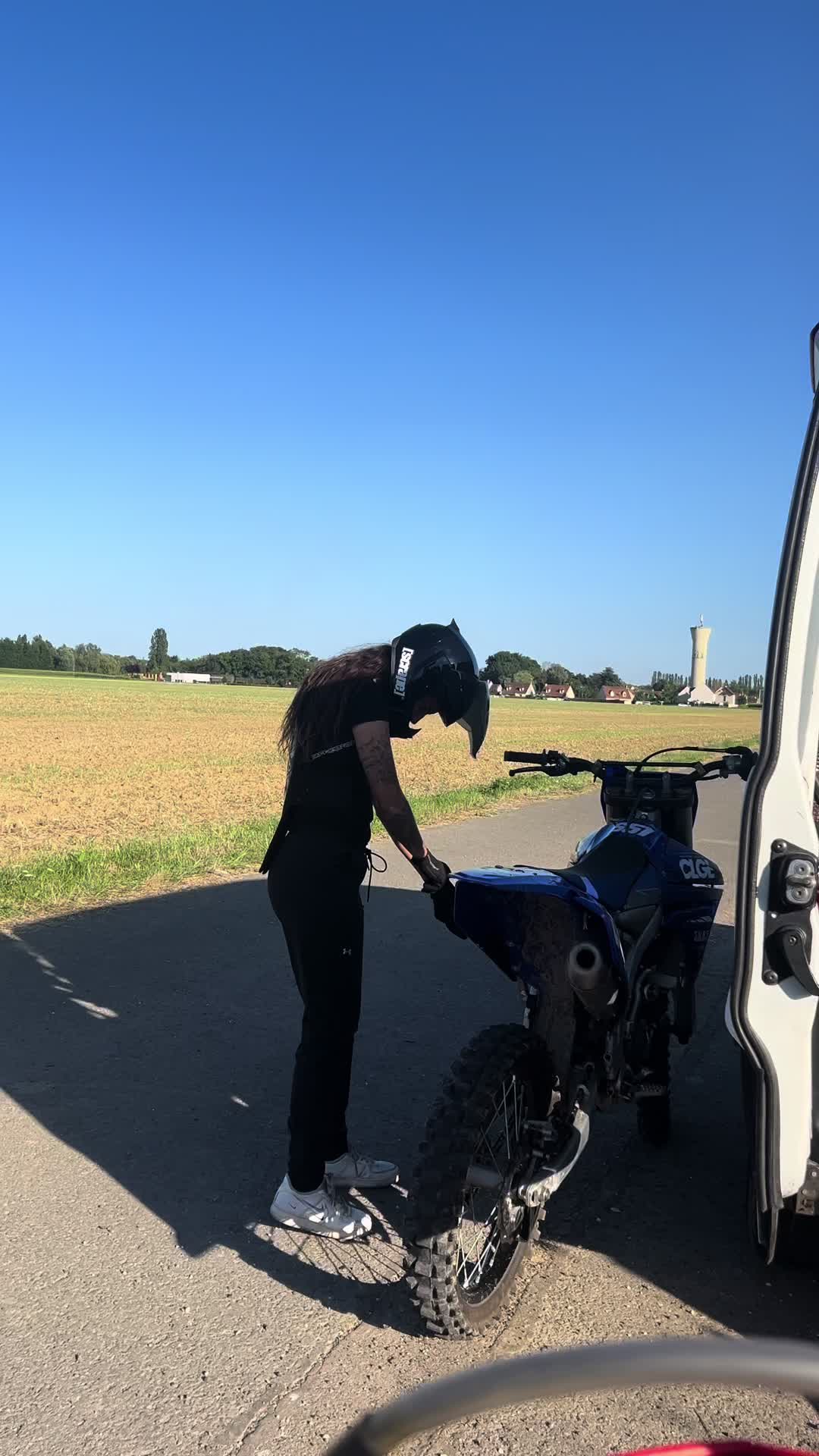 @Anissa 🏍