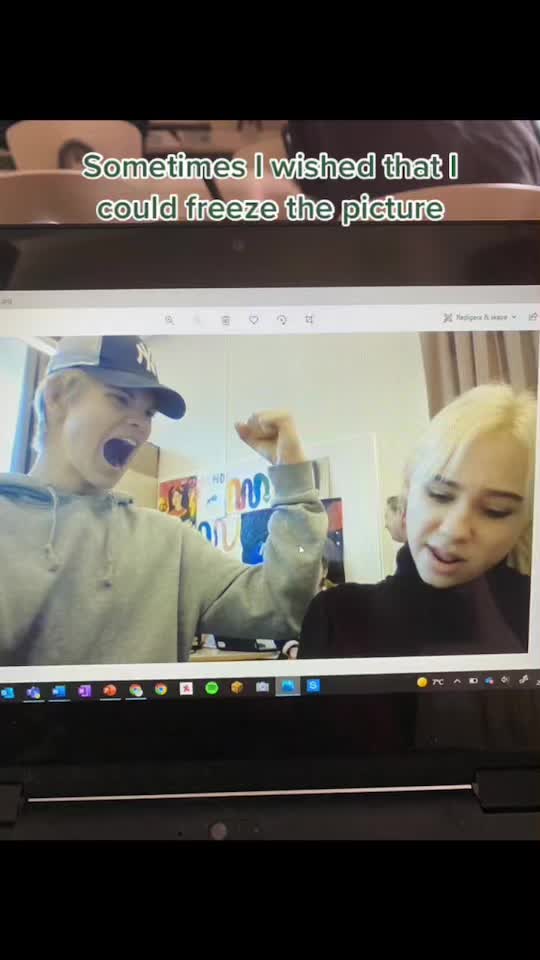 @๐ฉ๐ค๐ฉ๐ค