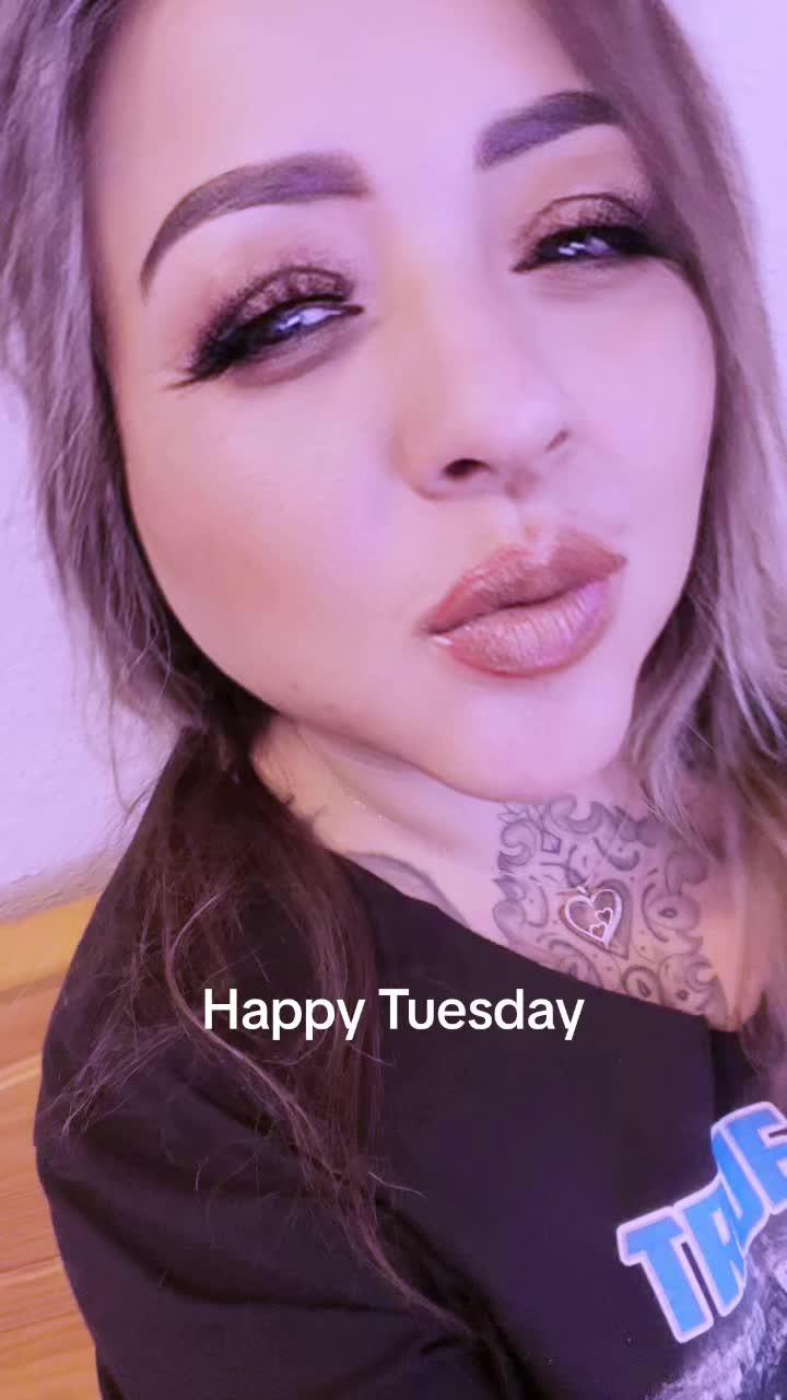 @SmokingInkedRaiderette