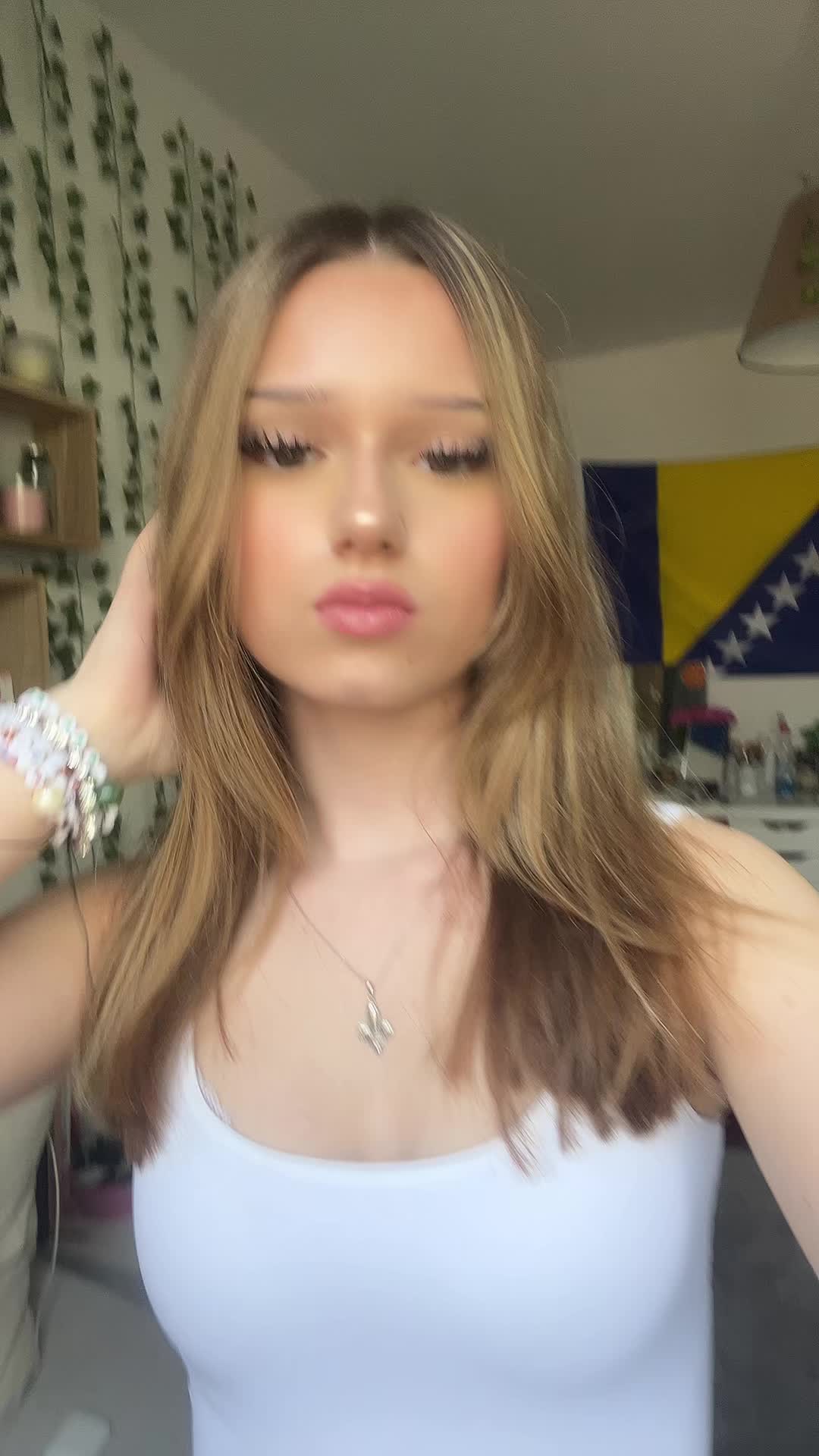 @𝔦𝔰𝔞𝔟𝔢𝔩𝔩𝔞