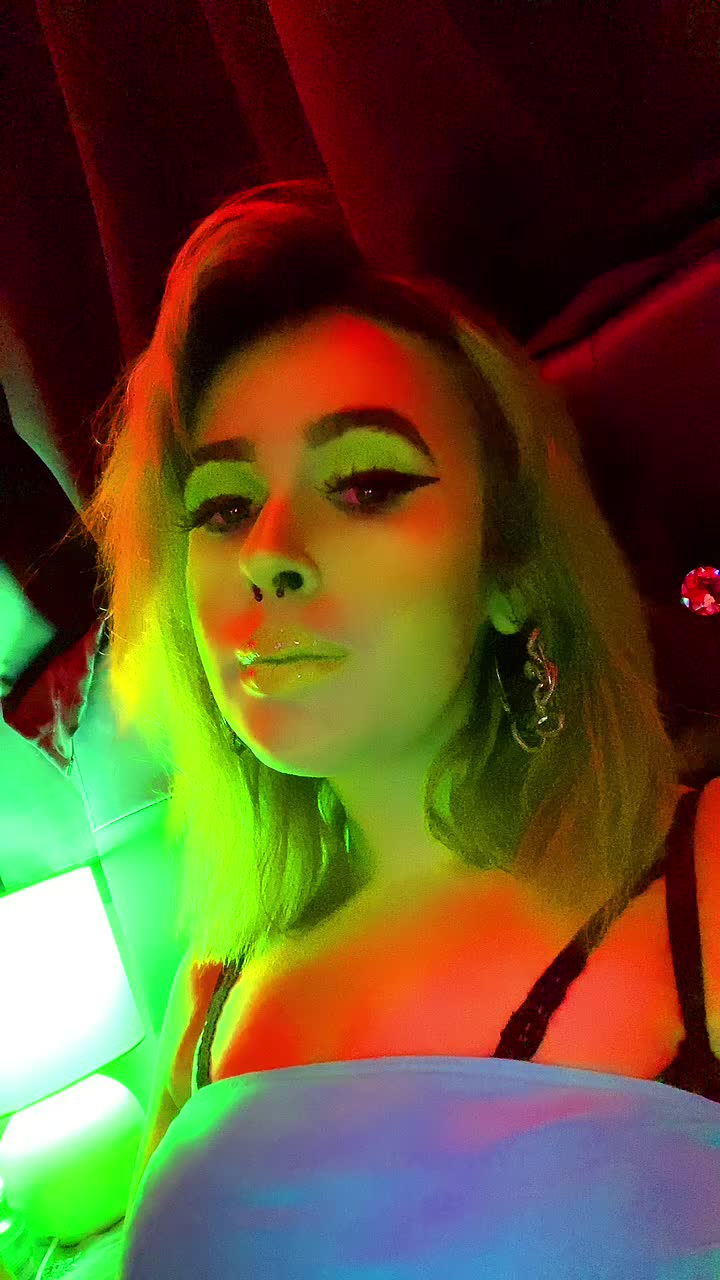 @rachel👽🖤