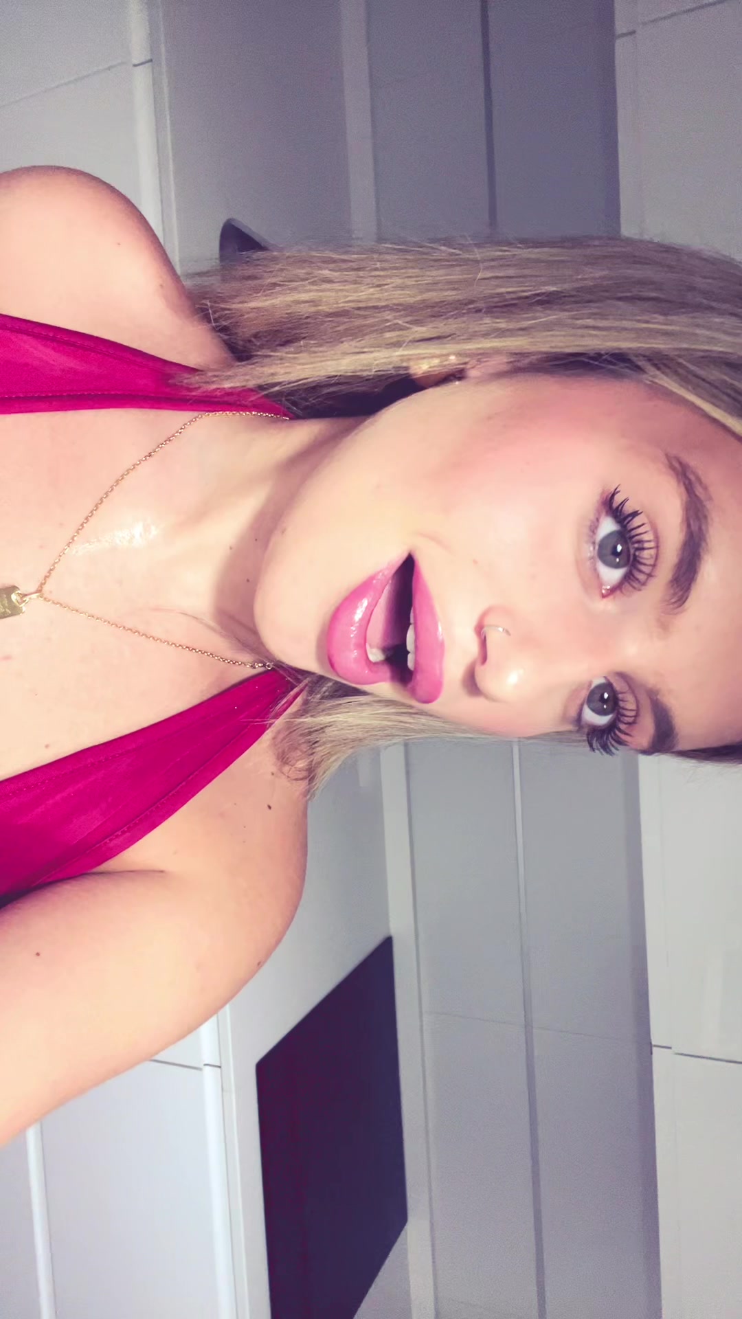 @pauulaapoza
