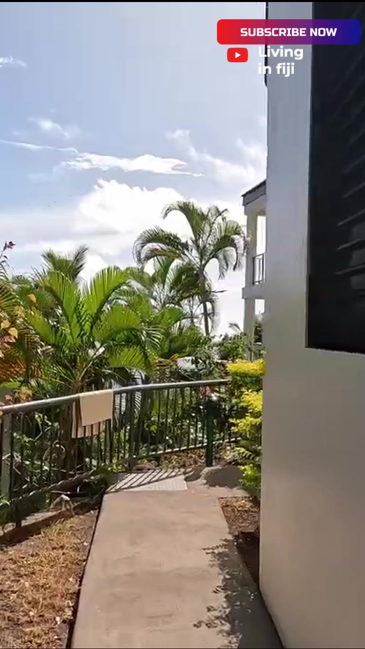 @Living In Fiji