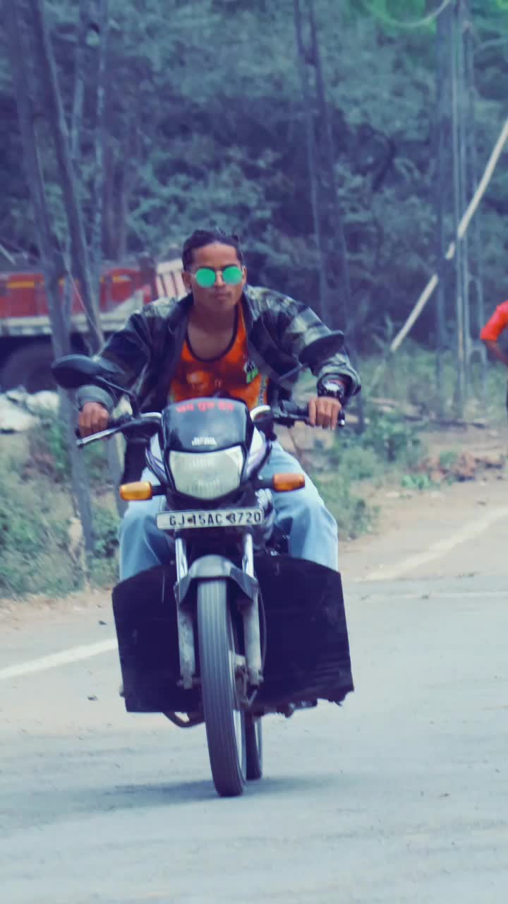 @urvil.2
