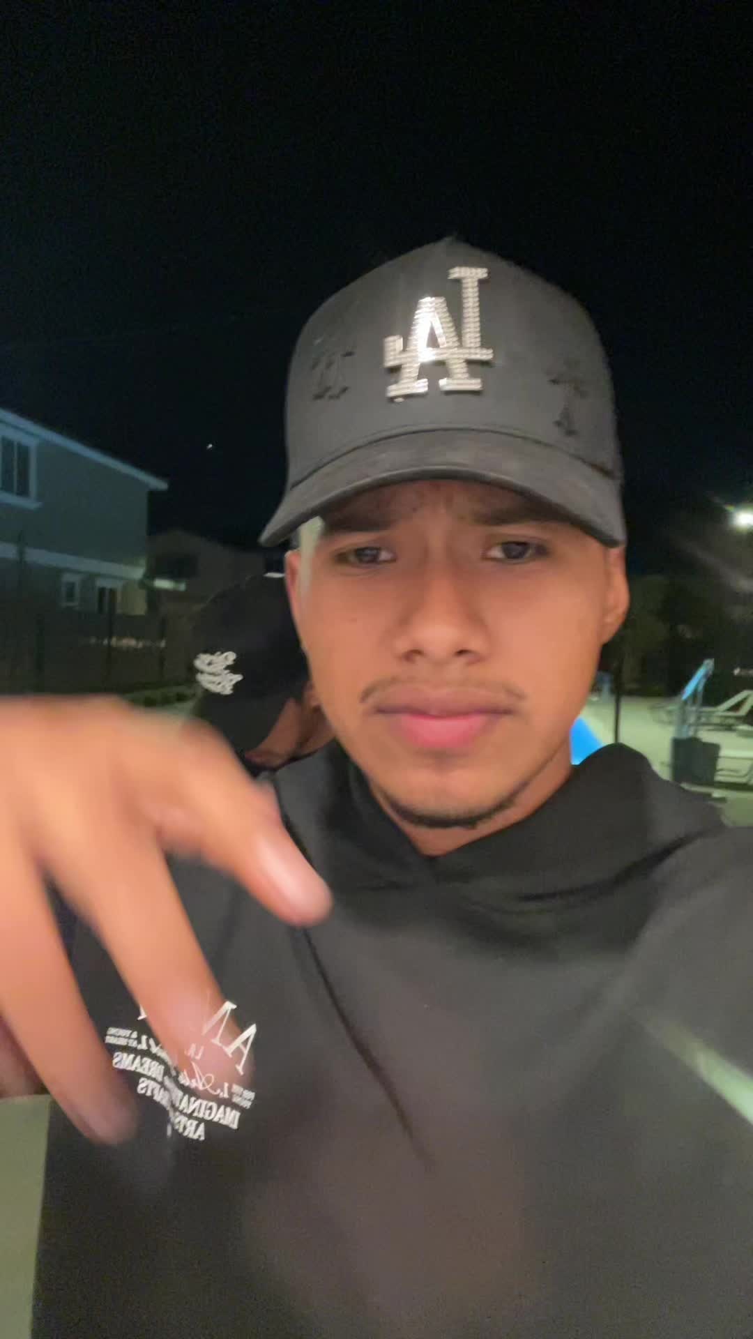 @Leovardo