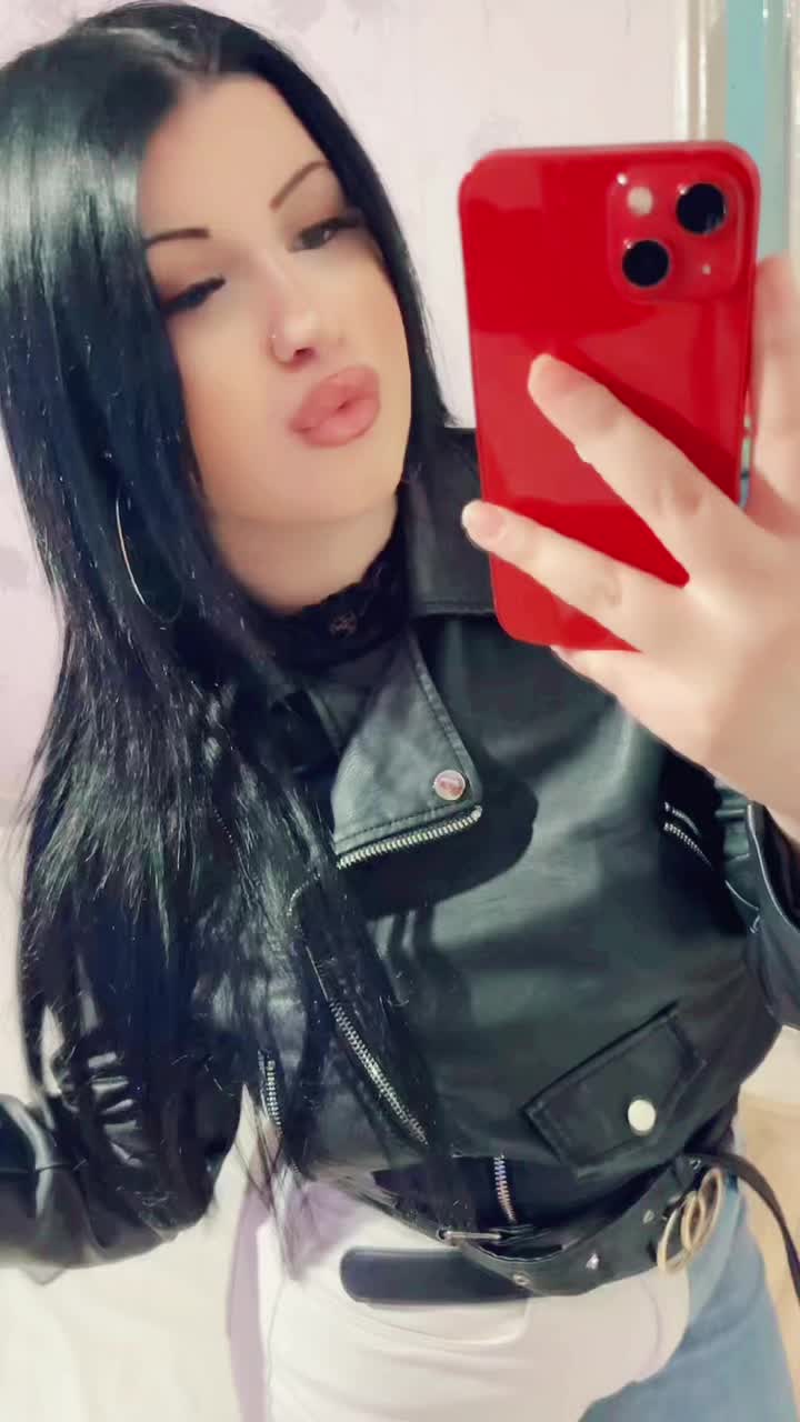 @elis_ queen_20