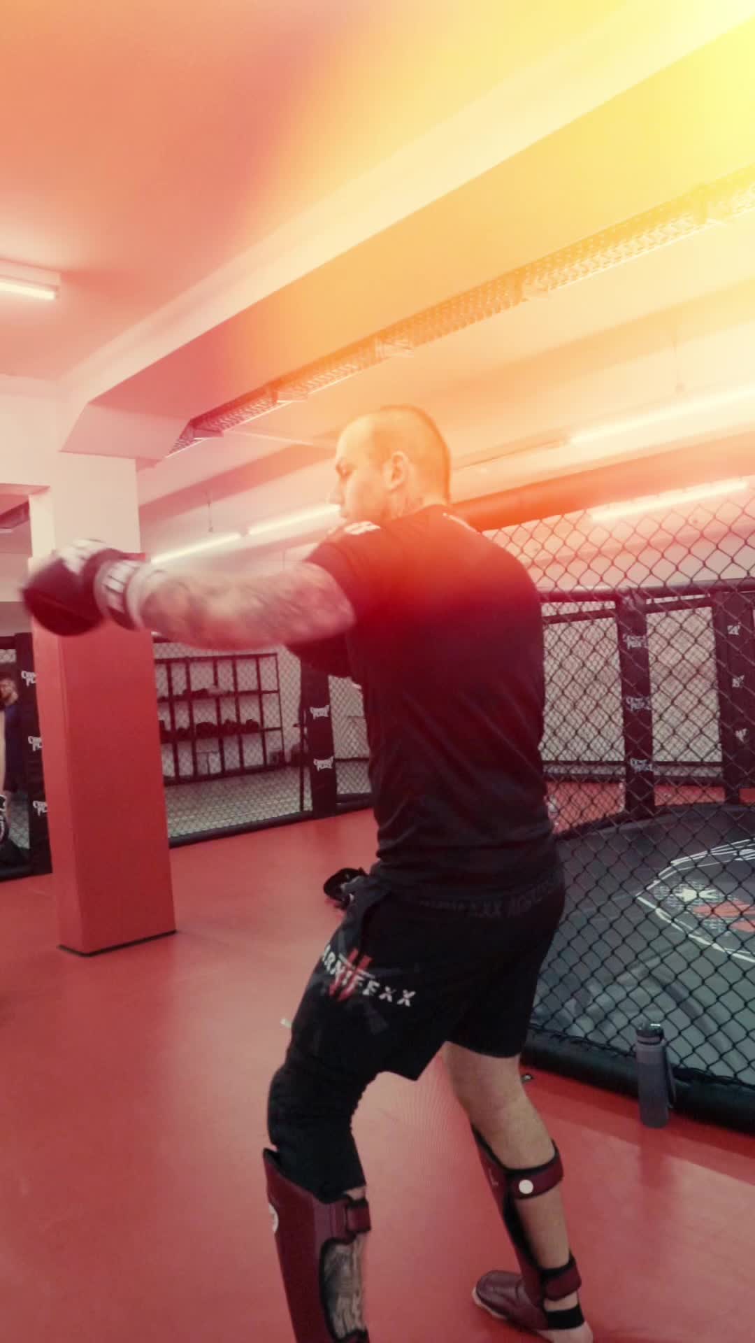 @combat.place