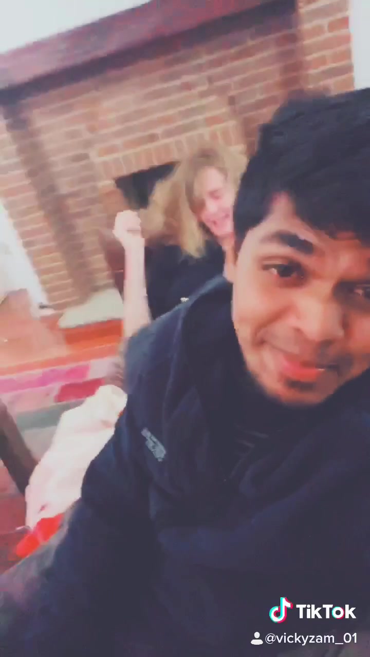 @Vicky_Zam