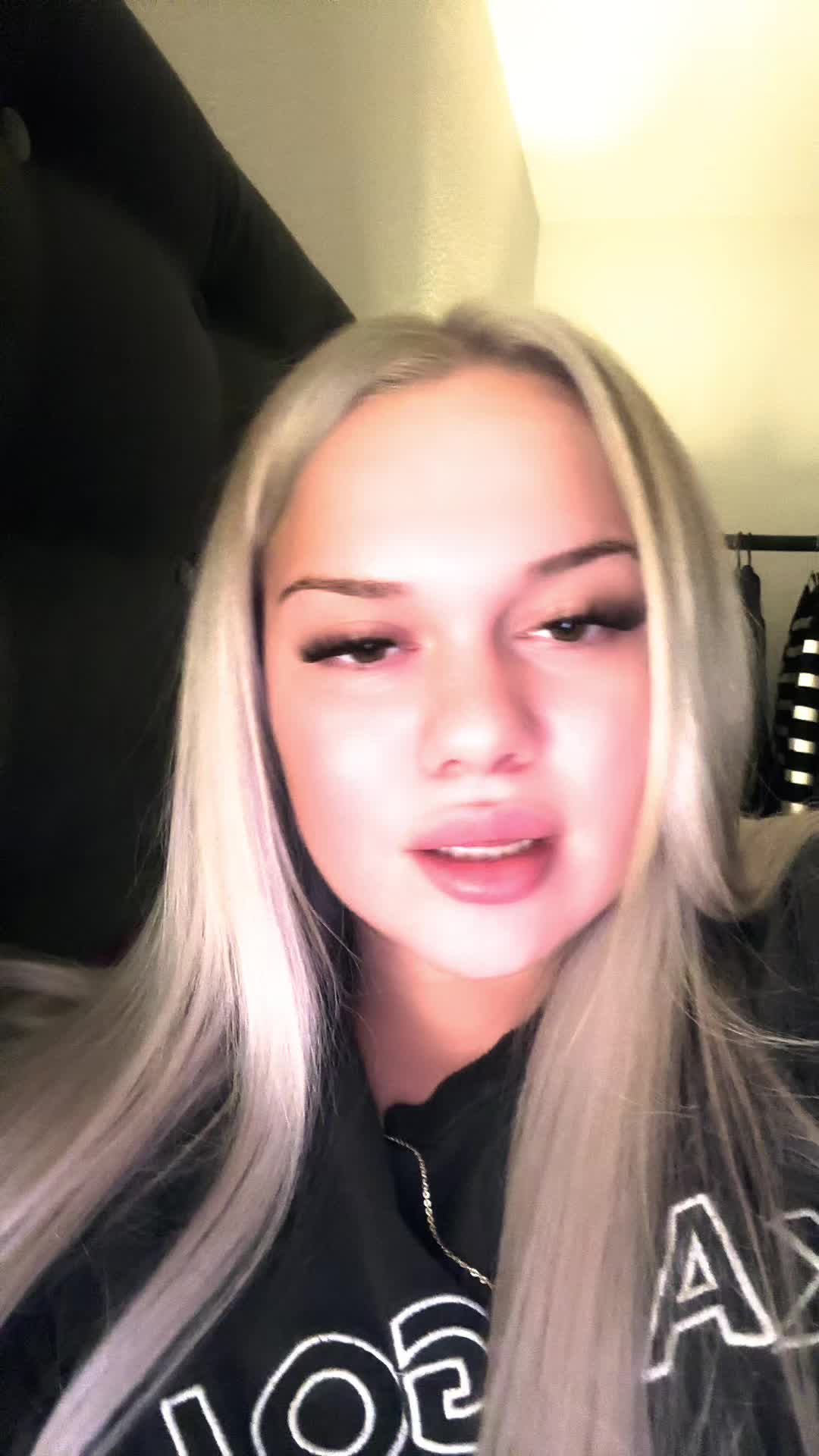 @𝐿 𝐴 𝑈 𝑅 𝐴