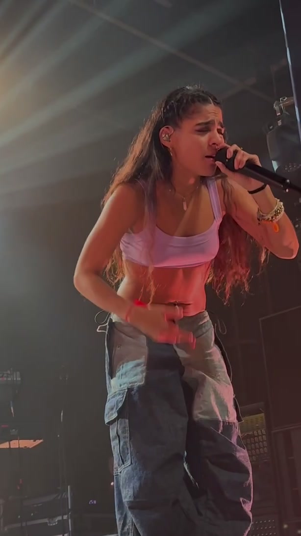 @yessieonstage