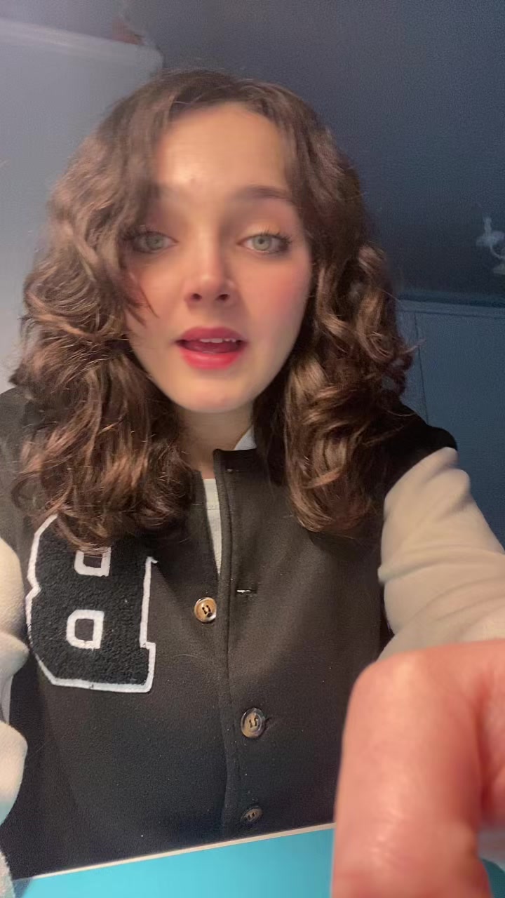 @_Gretaa_