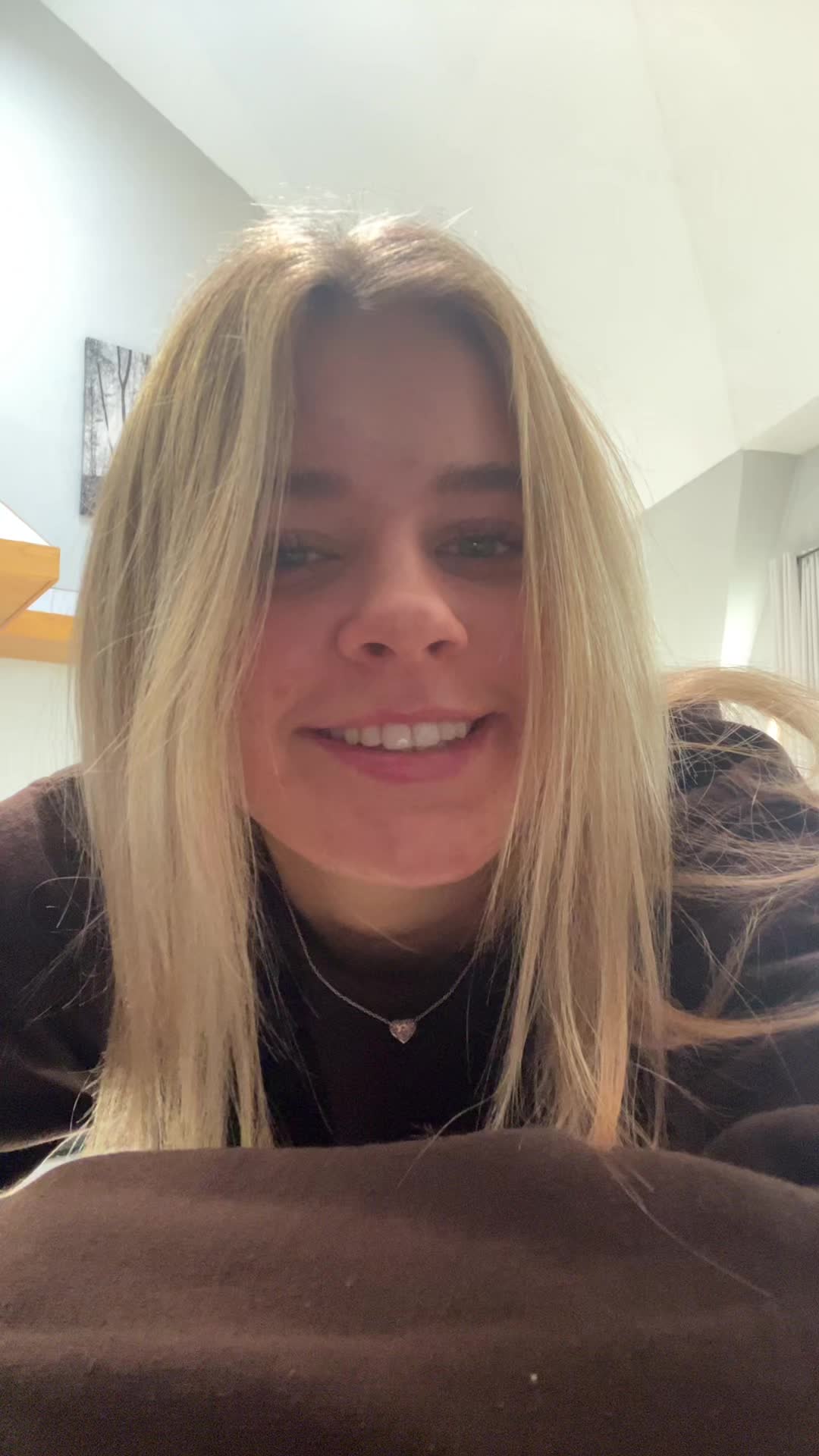 @:))