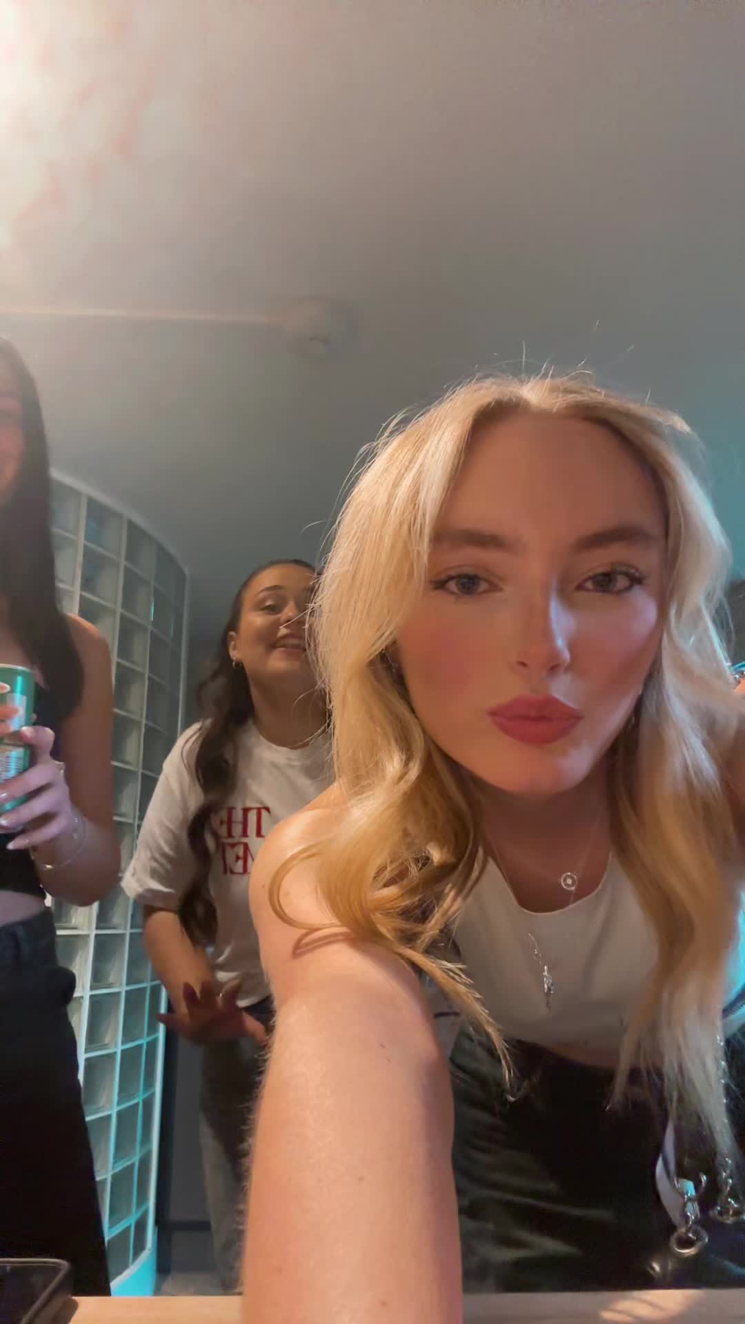 @Ella