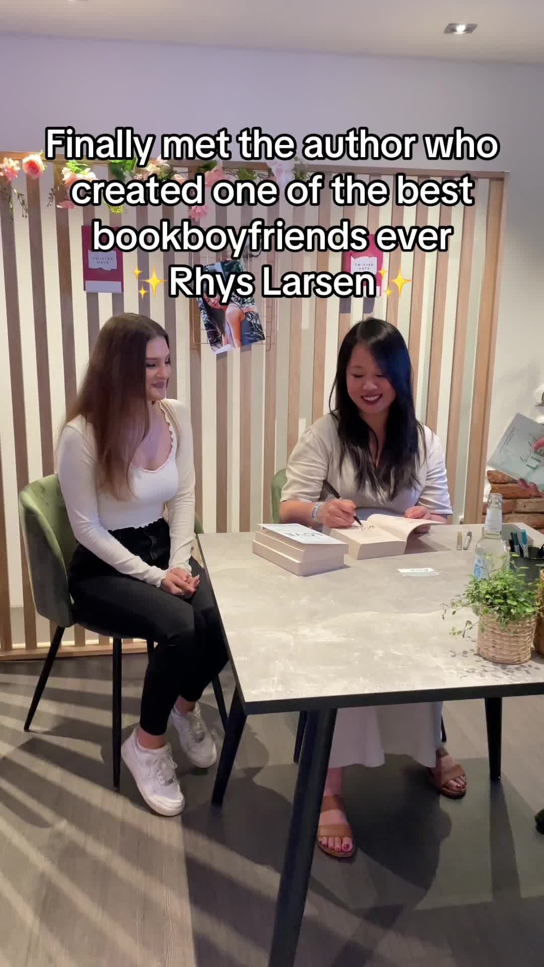 @alena ﾒ𝟶 | booktok