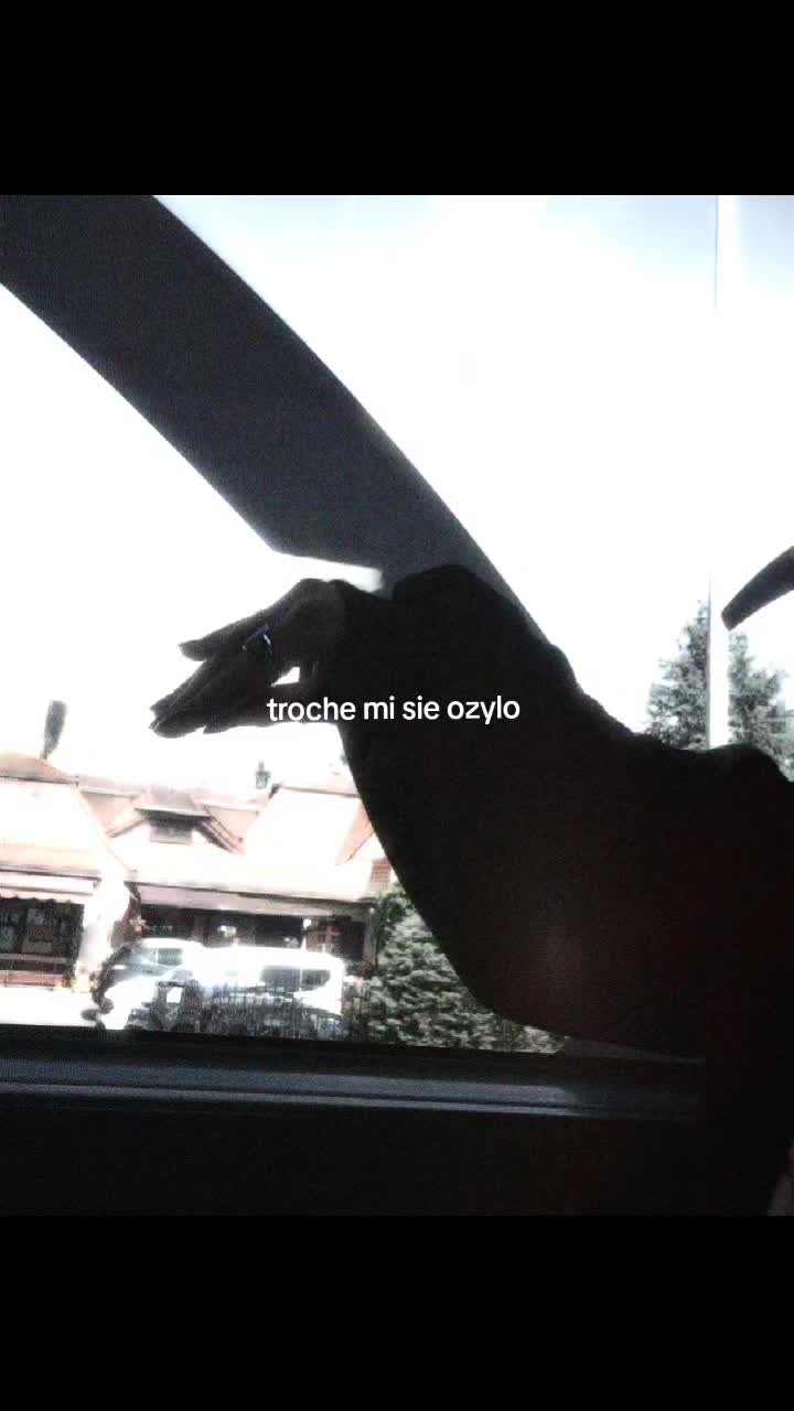 @>:3