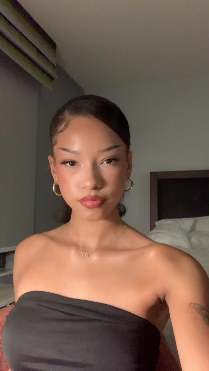 @_kirajohnsonn
