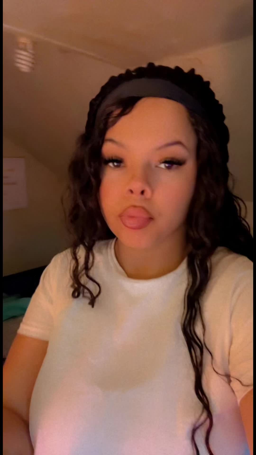 @NikkiHopson
