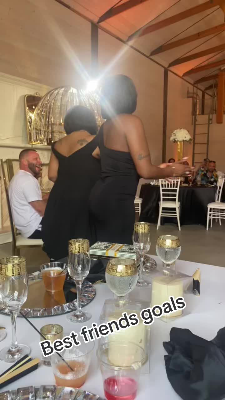 @Twosmomiana