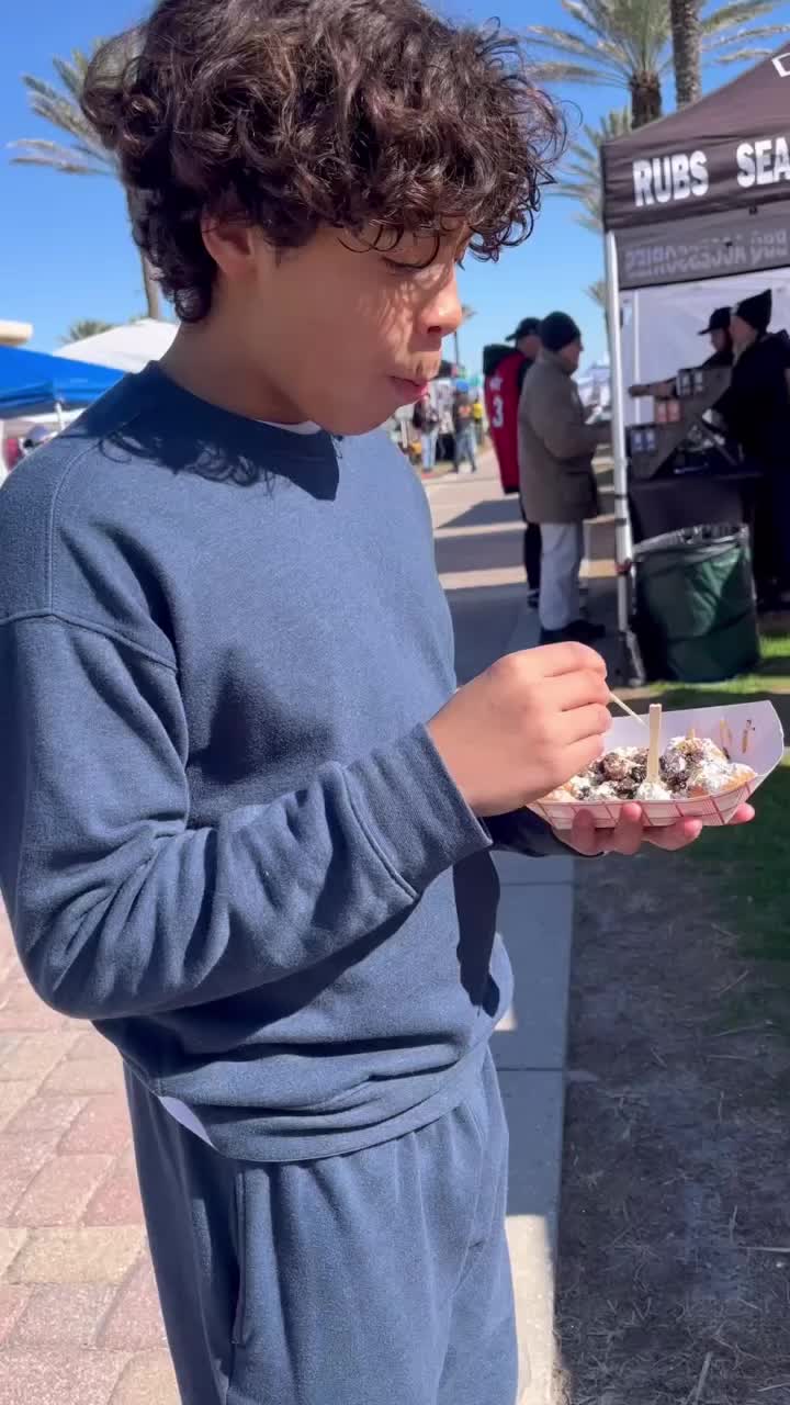@MiniQueensDonuts