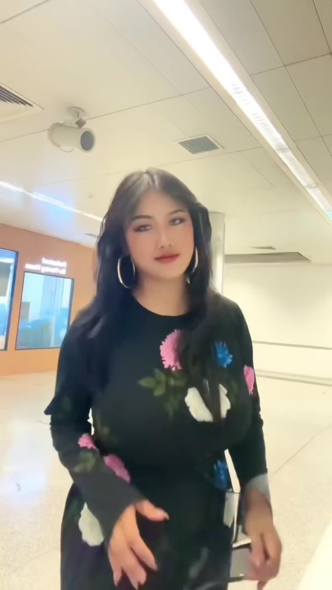 @Hot mom