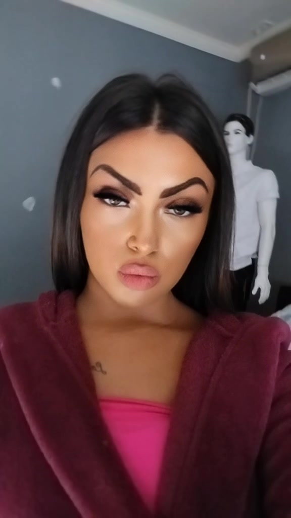 @V.Vikt&oacute;ria💋