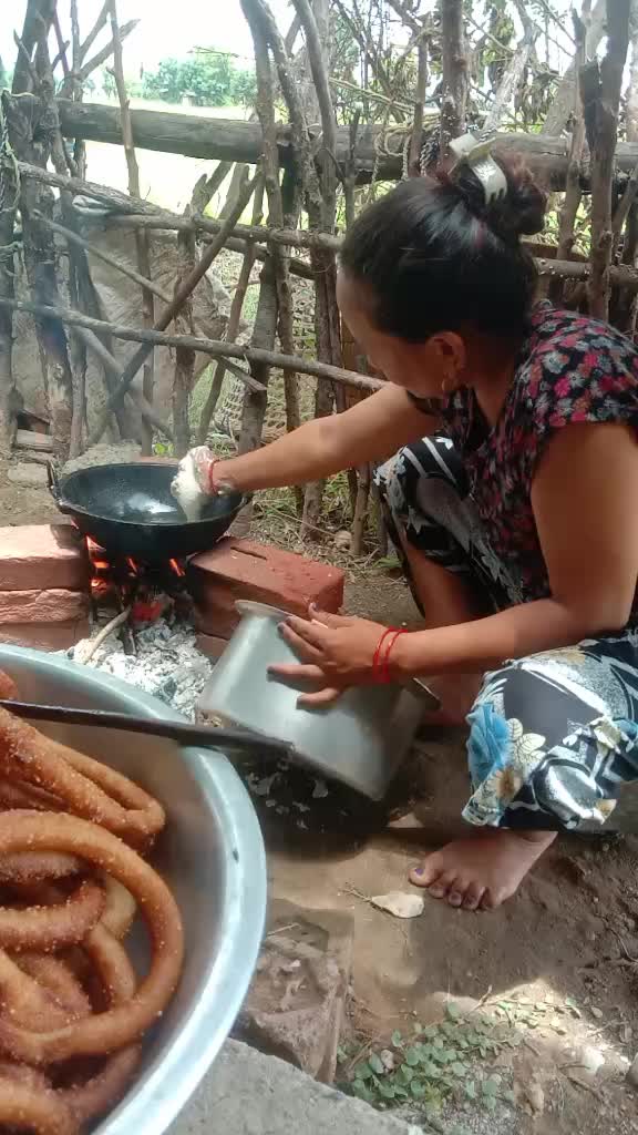 @ishika_thapa(•‿•)