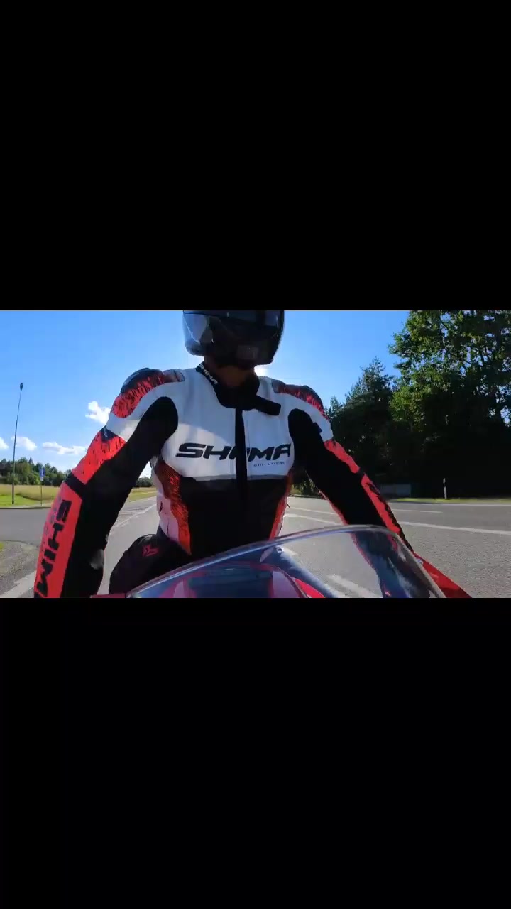 @Radek 🏍️