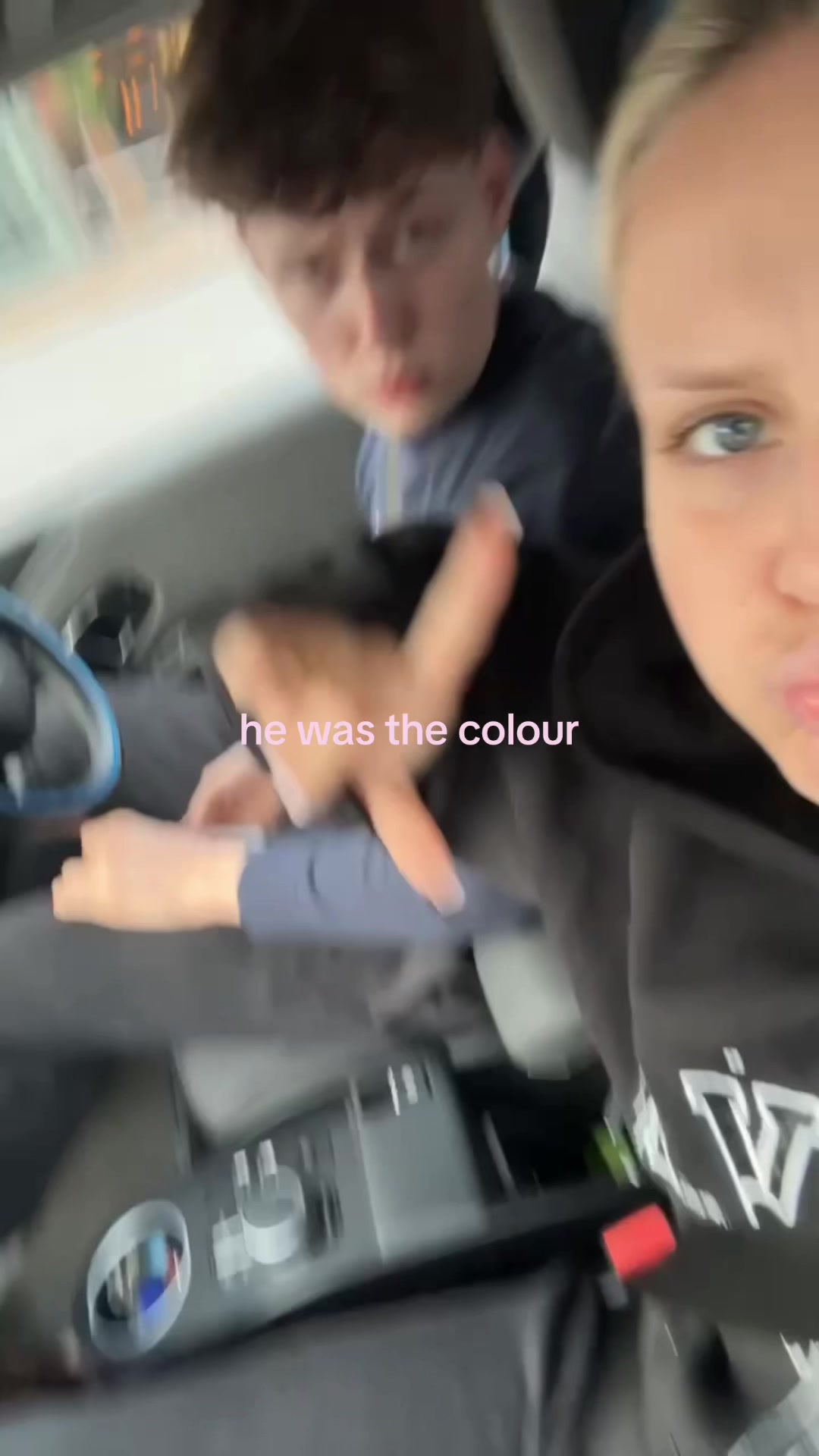@JULIE ANTÓNIA