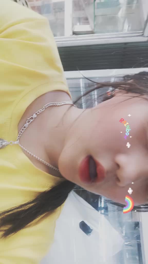 @●︿●
