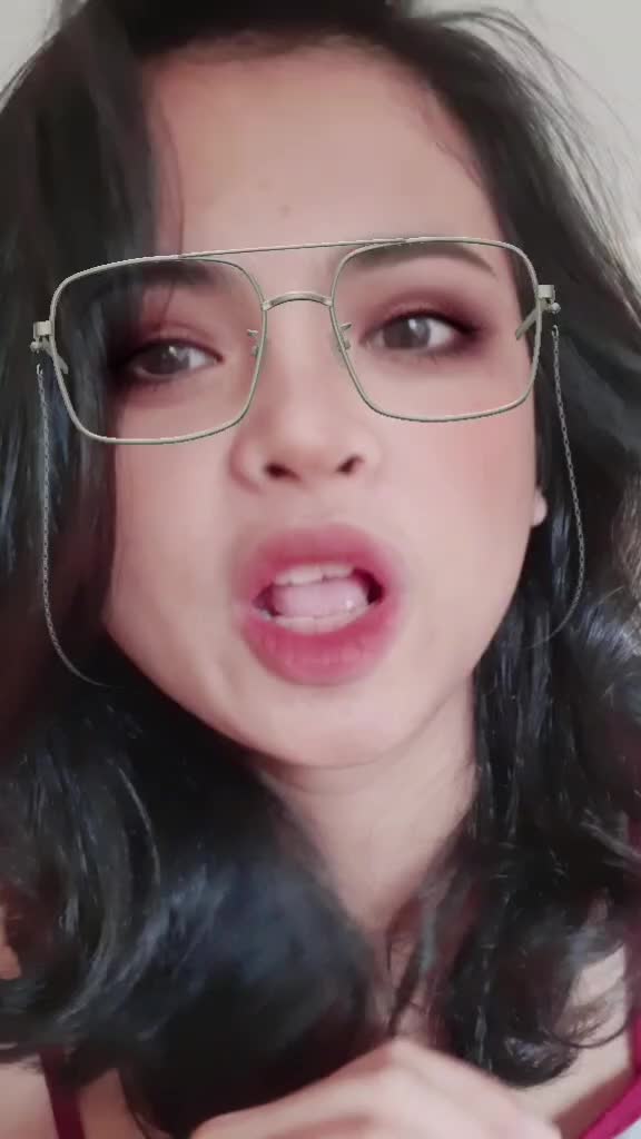 @v7gifyxyxyc