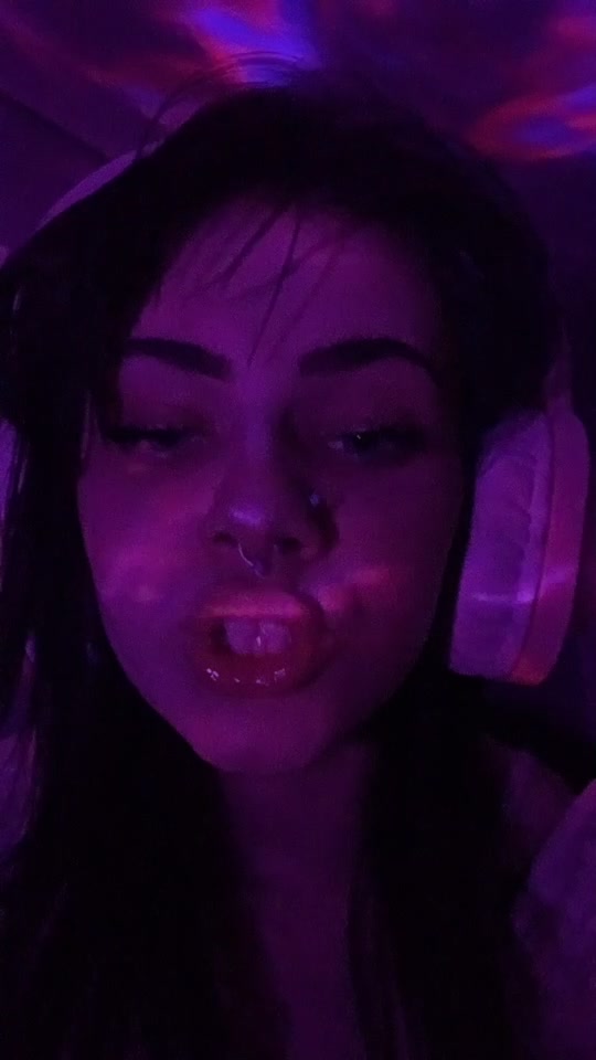 @Here take this &mdash;> UwU ✨